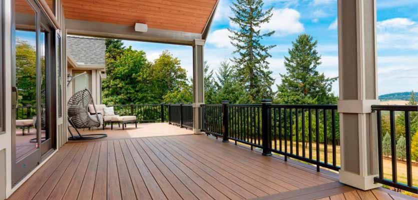 deck with railing